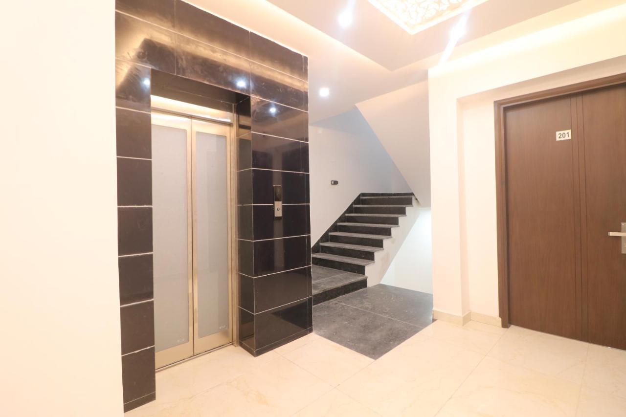 Hotel King Plaza Нью-Дели Экстерьер фото