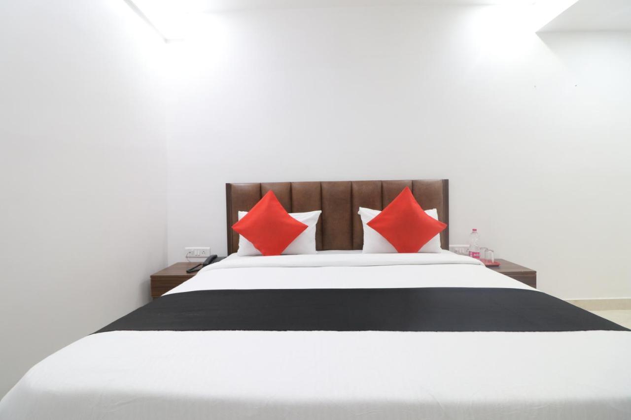 Hotel King Plaza Нью-Дели Экстерьер фото