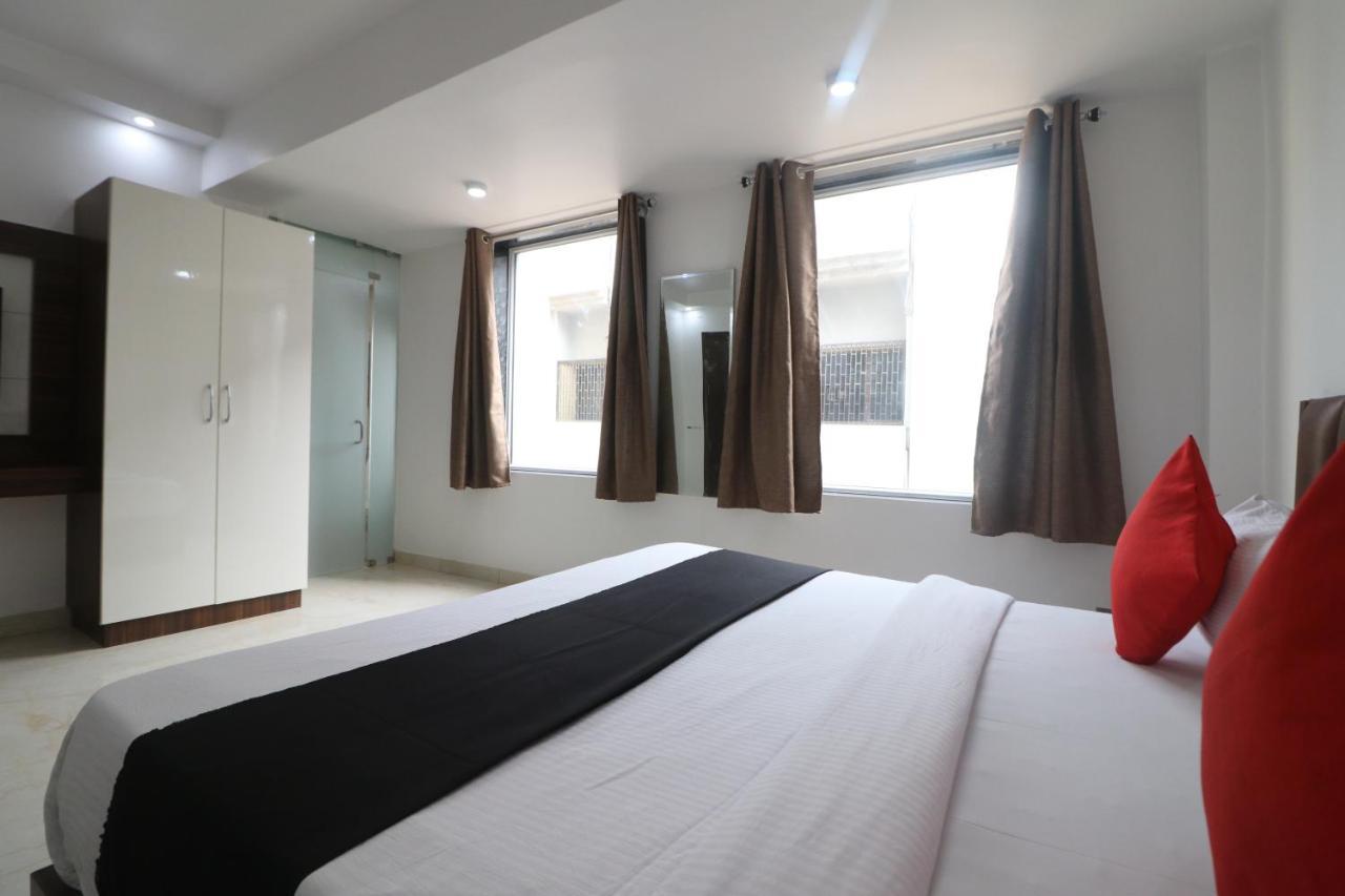 Hotel King Plaza Нью-Дели Экстерьер фото