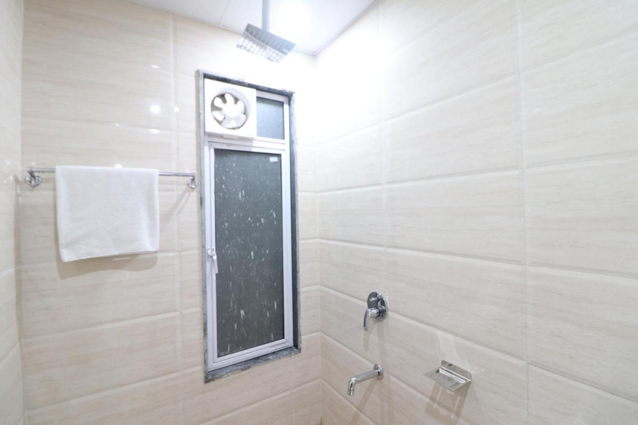 Hotel King Plaza Нью-Дели Экстерьер фото