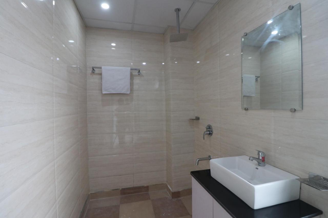 Hotel King Plaza Нью-Дели Экстерьер фото