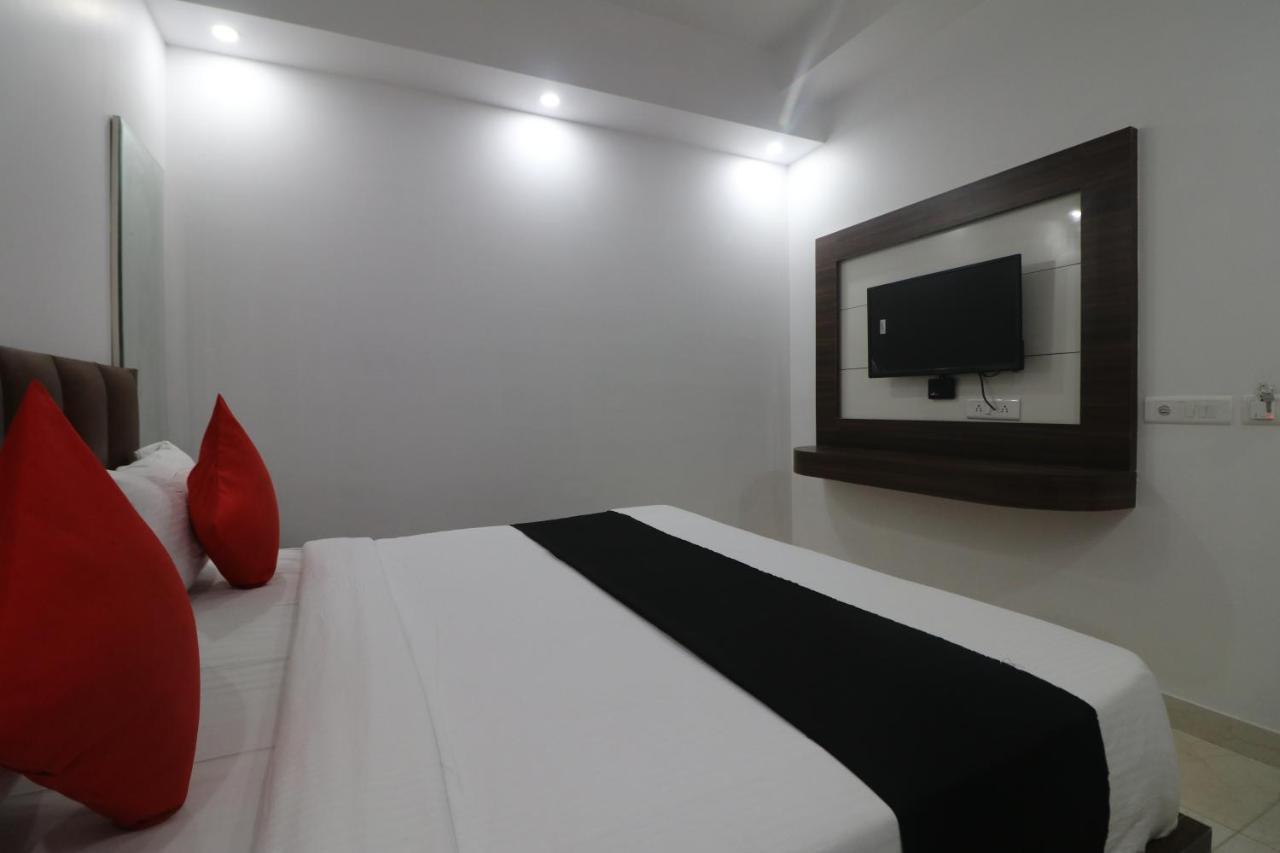 Hotel King Plaza Нью-Дели Экстерьер фото